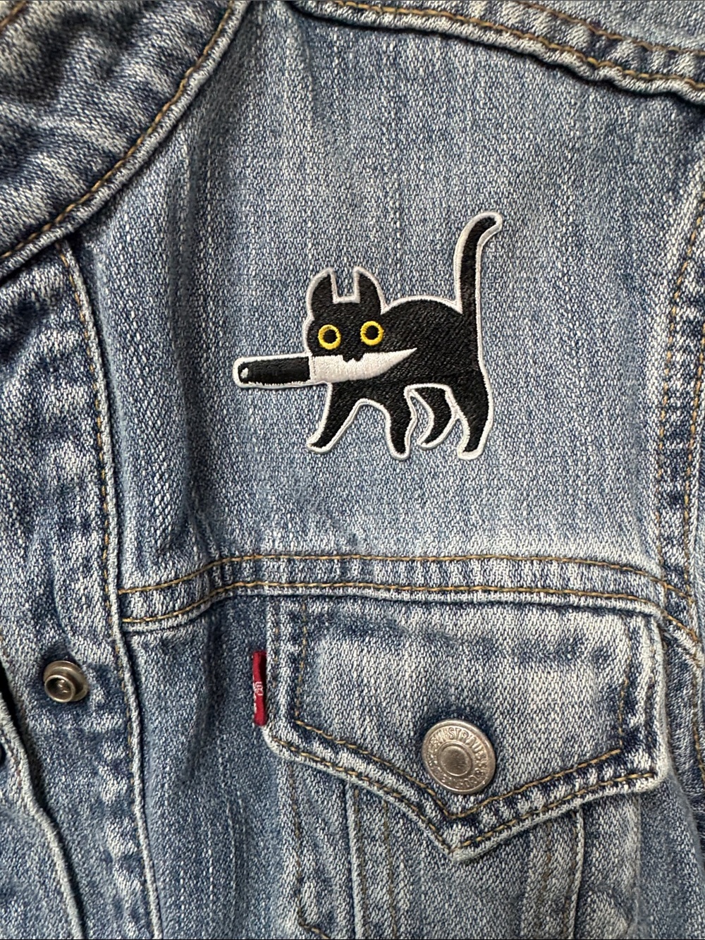 Vintage Levi's Blue Denim Jacket with Bat-Wing Tabby Cat Patch - Picture 3 of 11